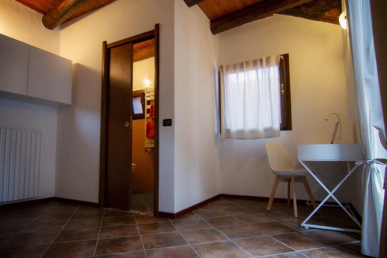 Piccola Casa Vacanze - Small Vacation House Porto Valtravaglia Exterior foto