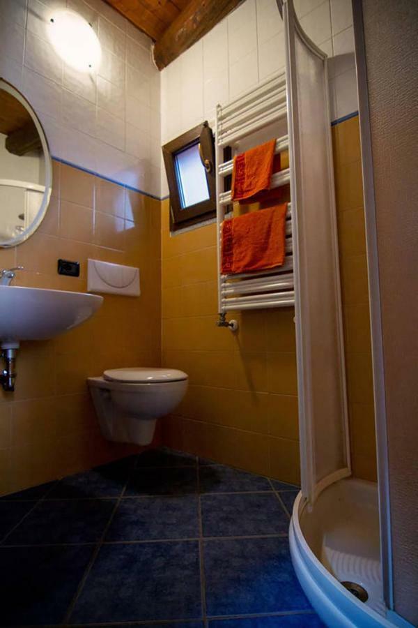 Piccola Casa Vacanze - Small Vacation House Porto Valtravaglia Exterior foto